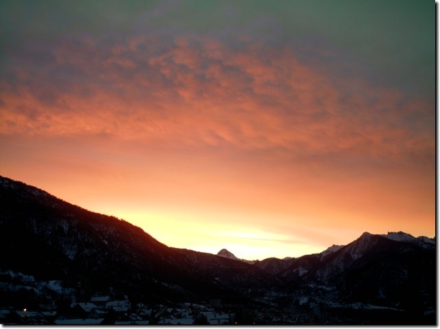Rouge le soir la neige nous dit aurevoir...